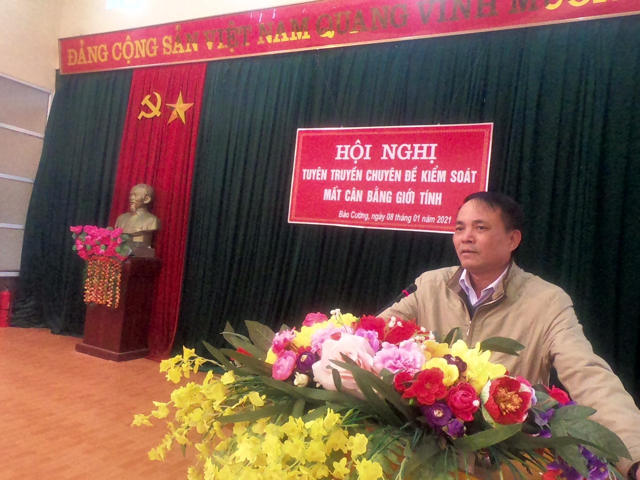 Đ/c Nguyễn Xuân Vy UVBCH-PCT UBND xã Bảo Cường phát biểu chỉ đạo hội nghị